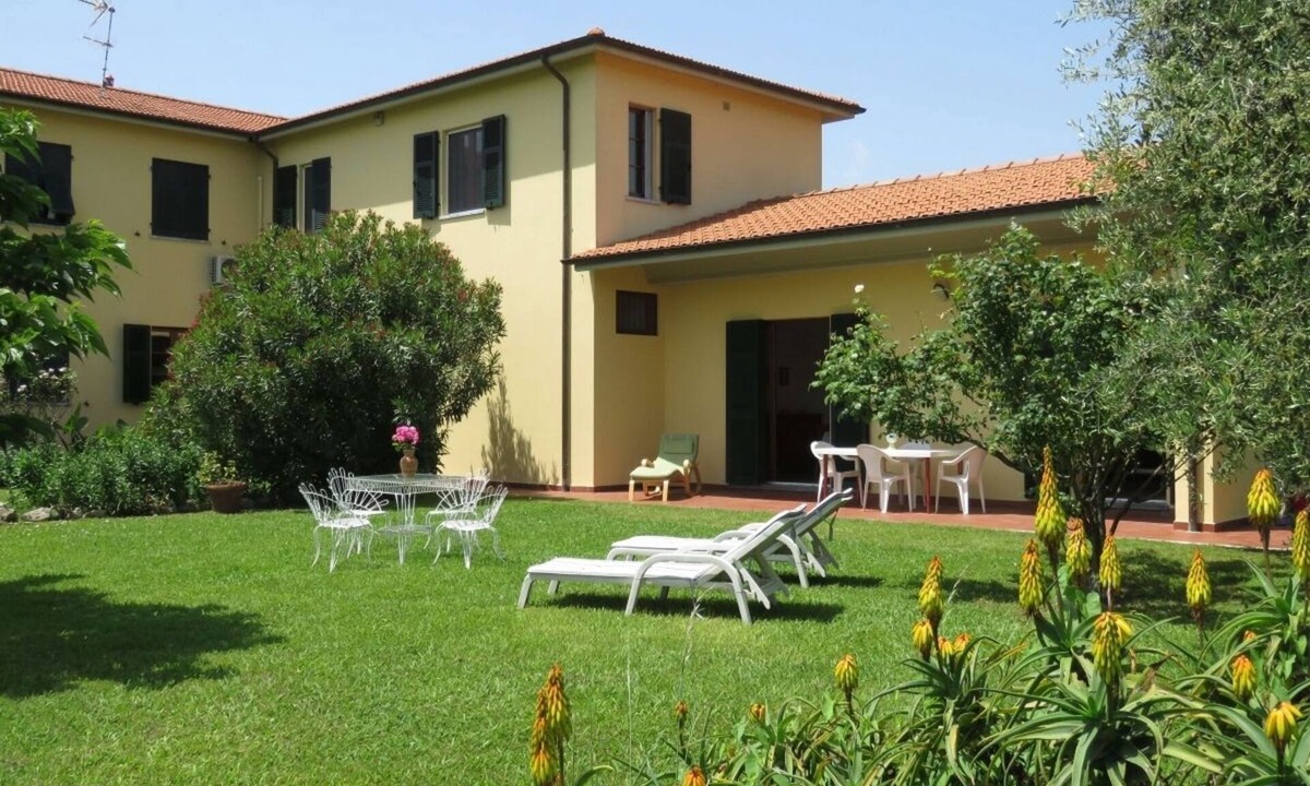 Ameglia Other | A VILLA WITH A POOL AND TENNIS COURT NEAR THE SEA AND THE CINQUE TERRE