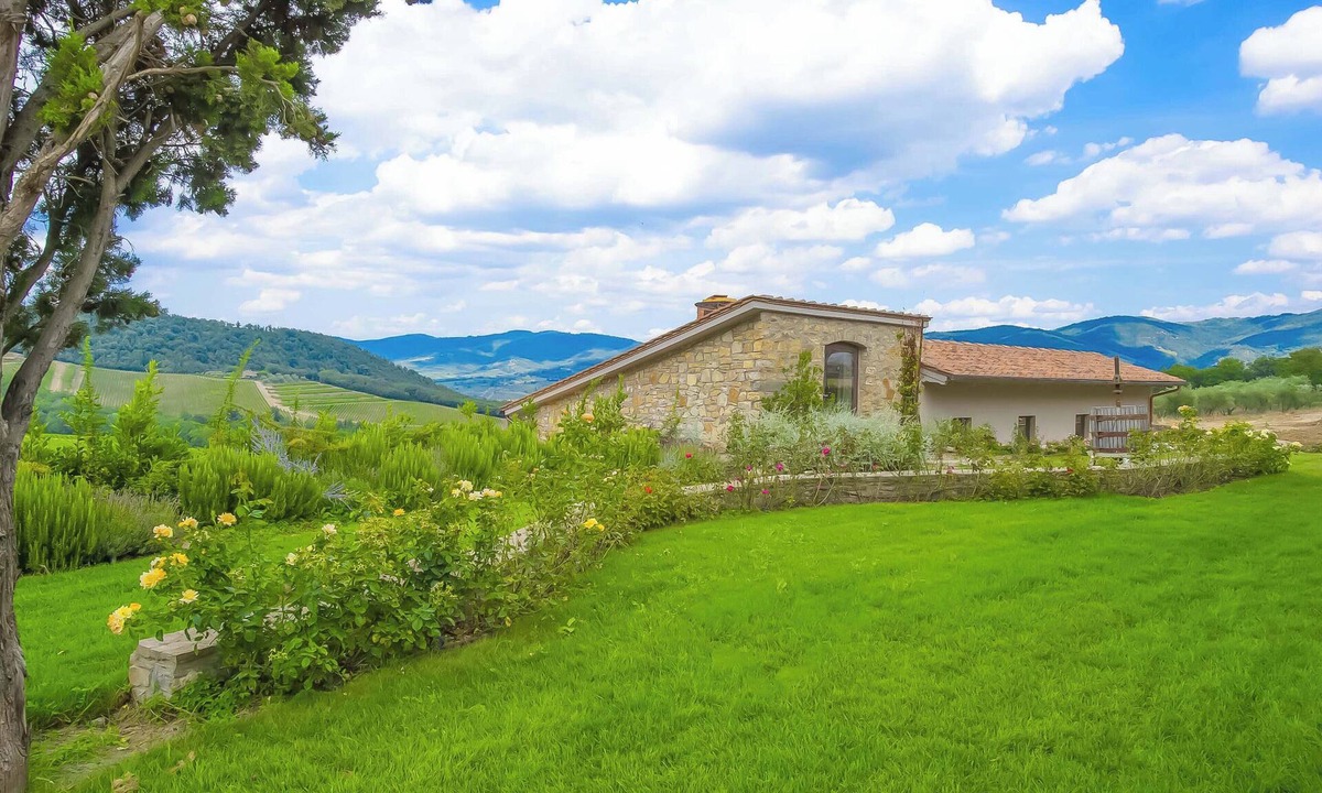 Greve in Chianti Villa | AMORE RENTALS - Villa Bacci with Indoor Heated Pool, Garden and Parking