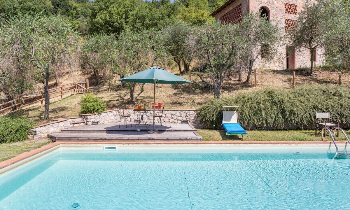 Lucca Villa | Apartment in villa with WIFI, pool, TV, patio, pets allowed, panoramic view, close to Lucca