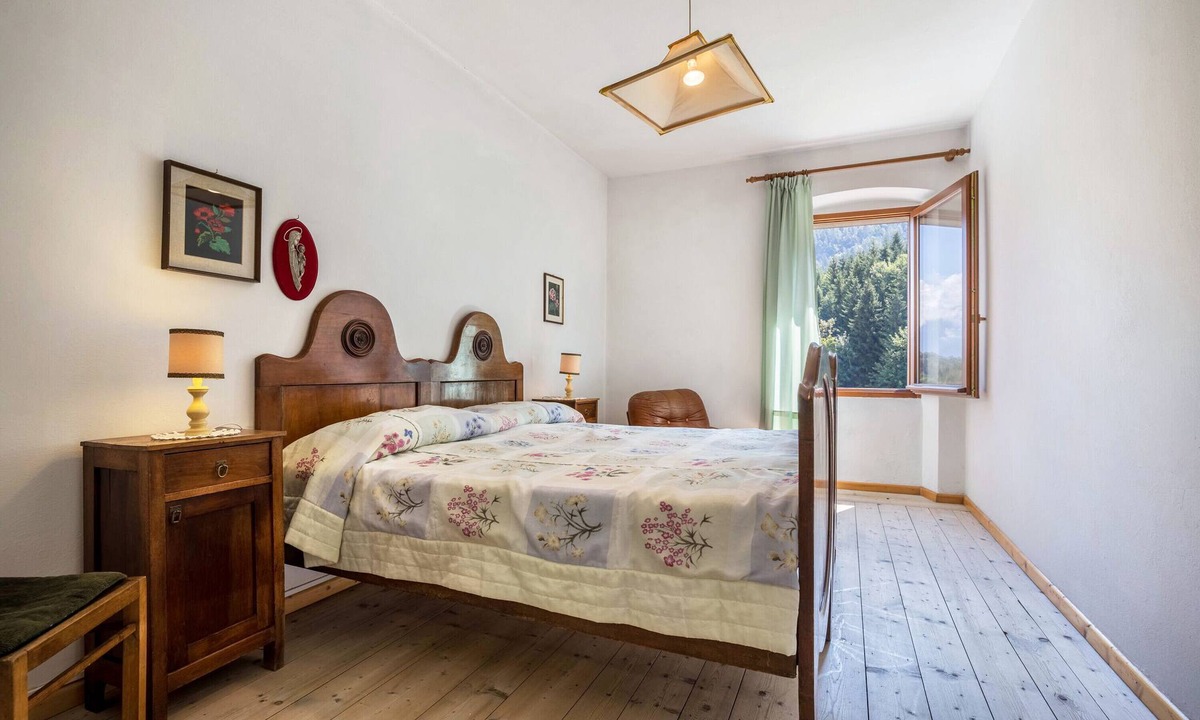 Breguzzo Apartment | Apartment 'Casa Nel Borgo' with Mountain View and Shared Garden
