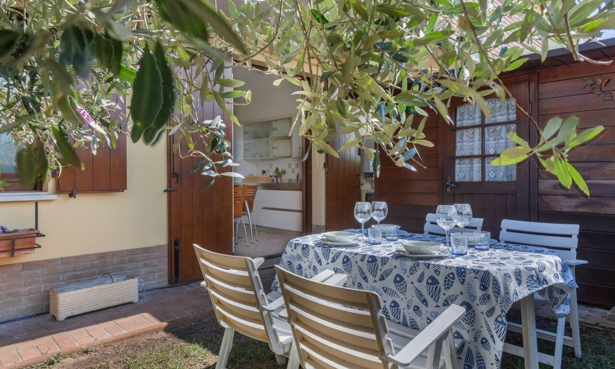 Fossanova San Marco Apartment | Apartment located on the ground floor of a modern terraced house with private entrance.Beautiful private garden with table and chairs for outdoor dining or simply relaxing.In 75 square meters of space it accommodates 6 people with a double bedroom, a sin