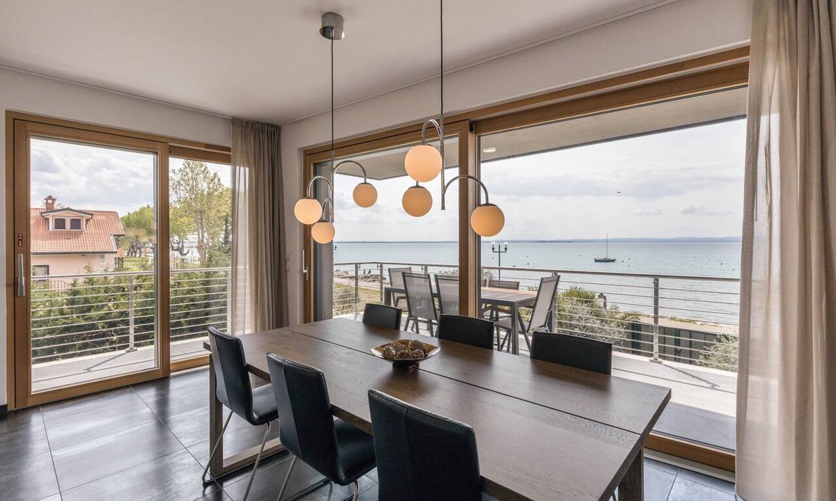 Cisano Apartment | “Bardolino Luxury – Penthouse” Apartment with Lake View, Hot Tub, and Private Pool