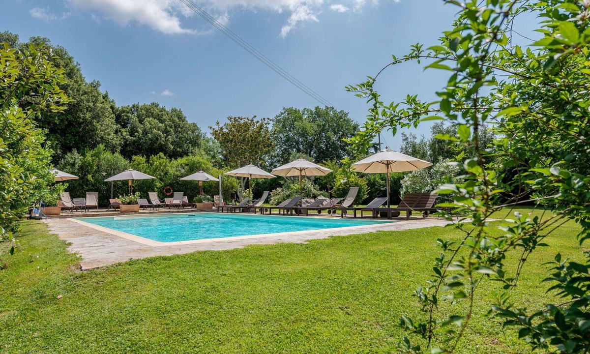Poggi del Sasso Villa | Beautiful apartment in villa for 2 guests with A/C, pool, WIFI, TV, patio and pets allowed