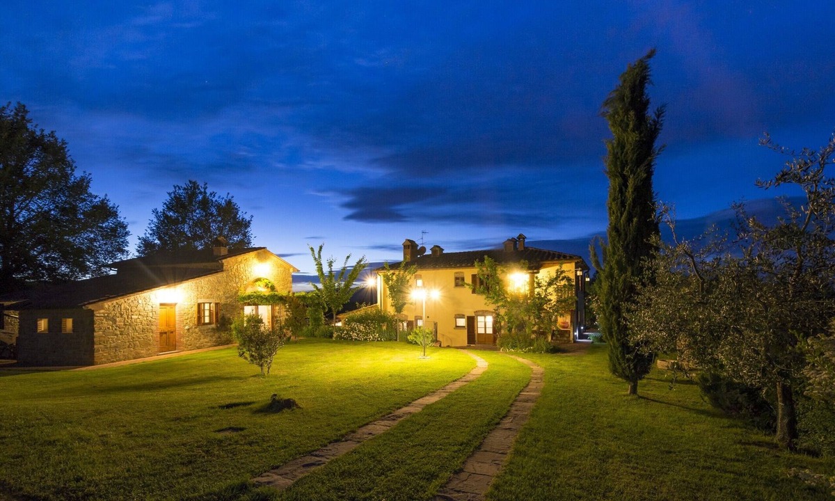 Monte San Savino Apartment | Bio Organic Home for larger Families or Groups with Pool and Charme
