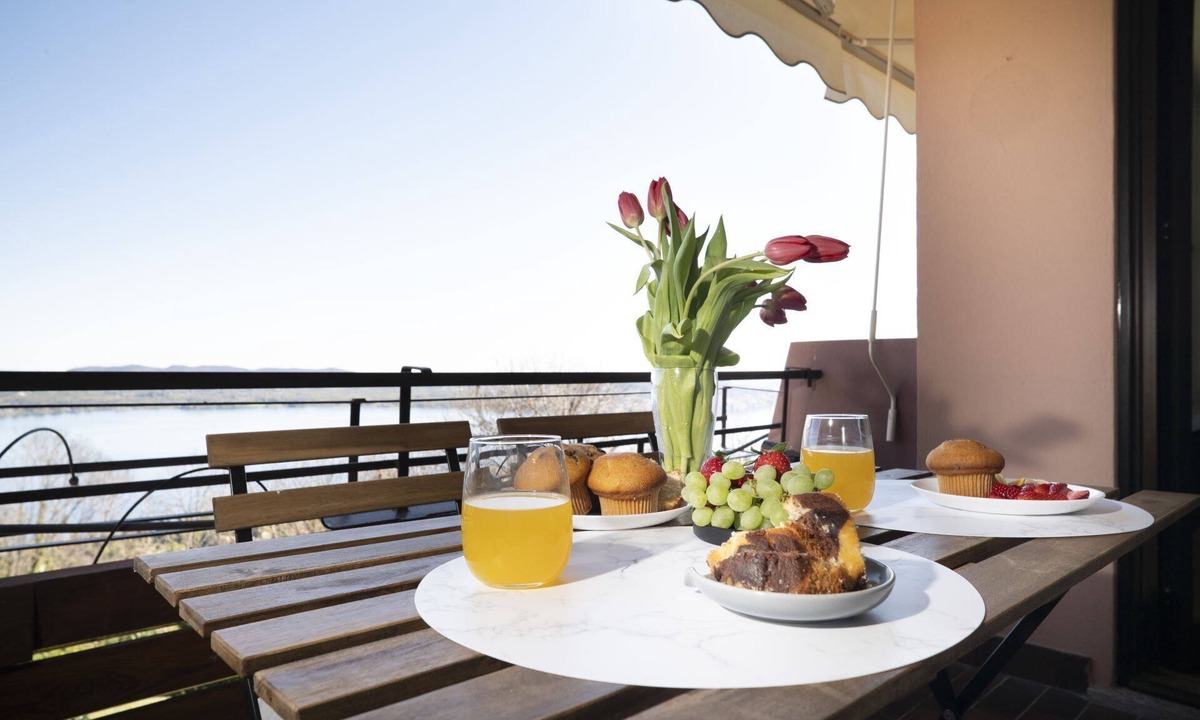 Lesa Apartment | Blue Horizon - pools, terrace and lakes view