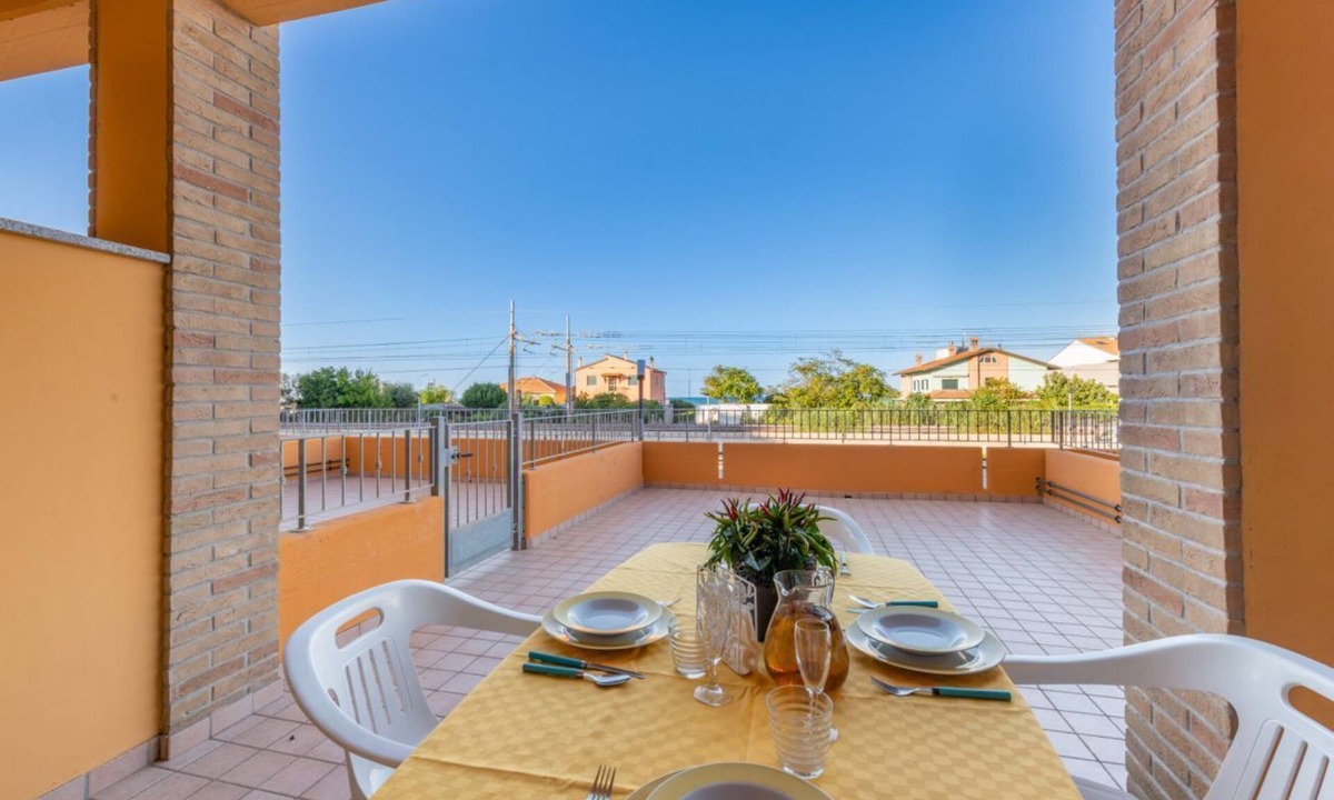 Marotta Apartment | Bright and comfortable apartment, able to accommodate up to 4 people, with a large double bedroom and bedroom with a bunk bed, equipped terrace, living room and kitchenette. Ideal for a relaxing beach holiday, a few meters from the Blue Beach and in a co