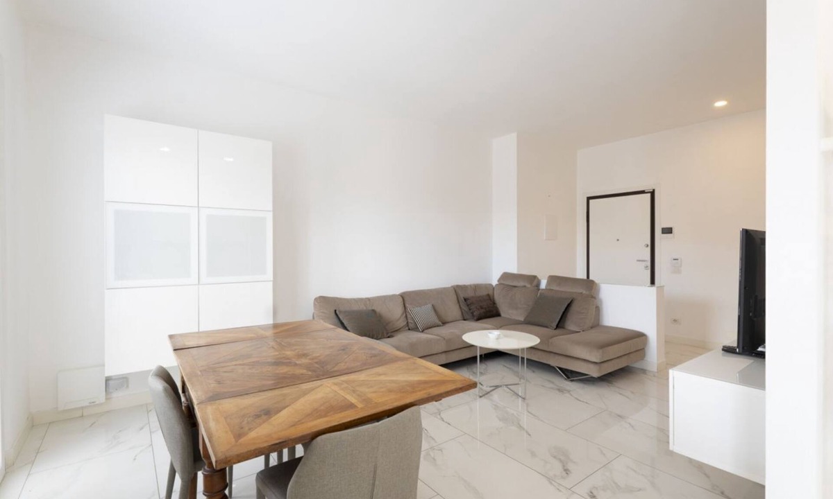 Marina Centro Apartment | Charming 90 sqm apartment, perfect for 4 people, located on the third floor of a building with a lift (NOT suitable for disabled people - there are some steps to access it).The property is centrally located, a few steps from the sea and well connected to
