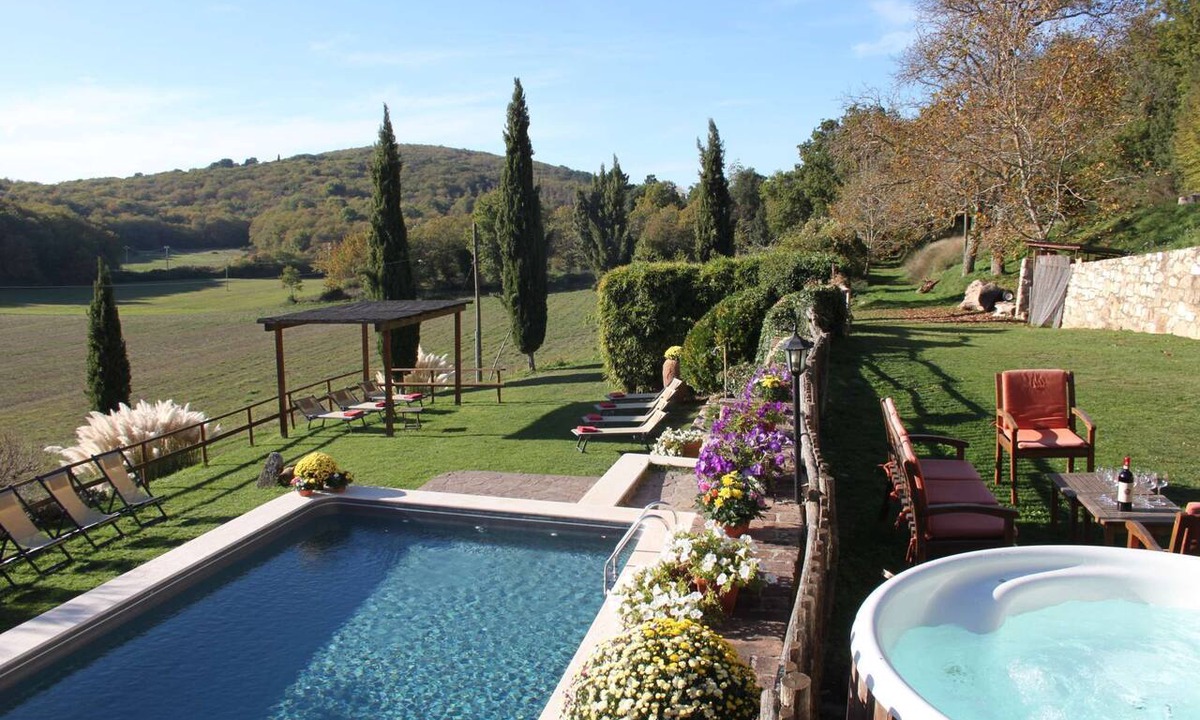 Simignano Villa | Charming Tuscan Villa with pool, hot tub, A/C,Siena 15 km