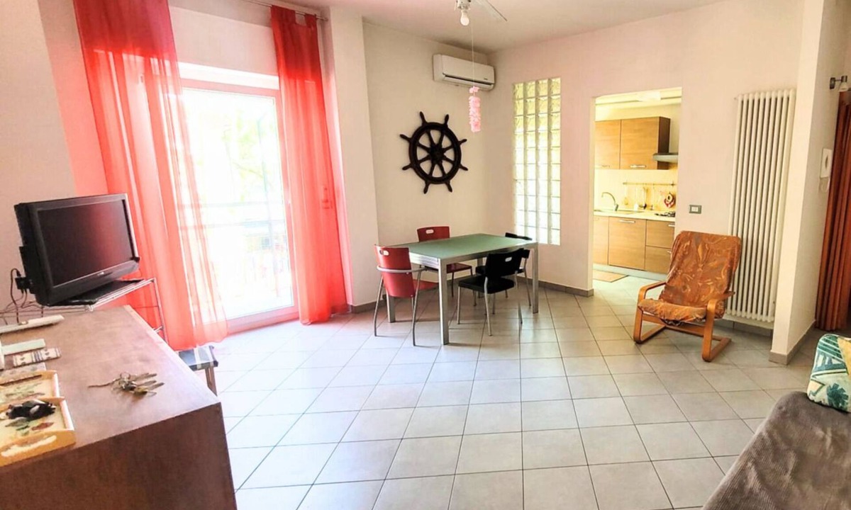Cesenatico Apartment | CN042 - Cesenatico, comfortable three-room apartment in a central location