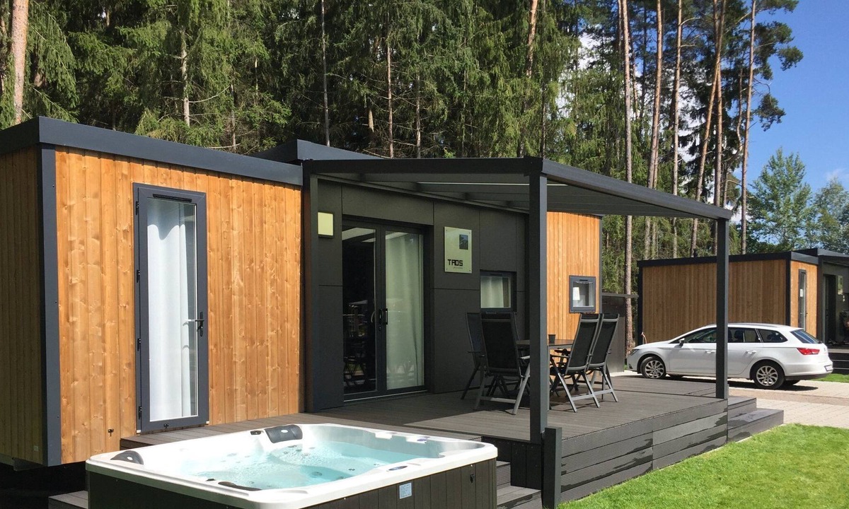 Wackersdorf House | comfortable mobile home on the lake with whirlpool (WA101)