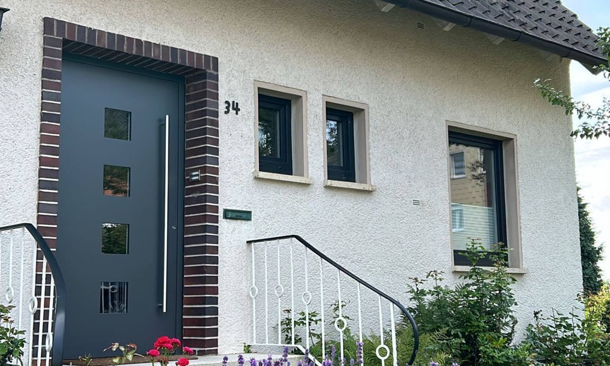 Hessisch Oldendorf House | Cozy, bright vacation home with beautiful views, sunny balcony, tiled stove