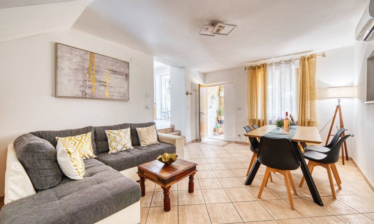 Assisi Apartment | GuestHost - Charming 100 sqm apartment, perfect for 6 people and ideal for families, spread over two levels and located on the mezzanine floor of a building without an elevator.The property is located in Castelnuovo, a town immersed in the green Umbrian