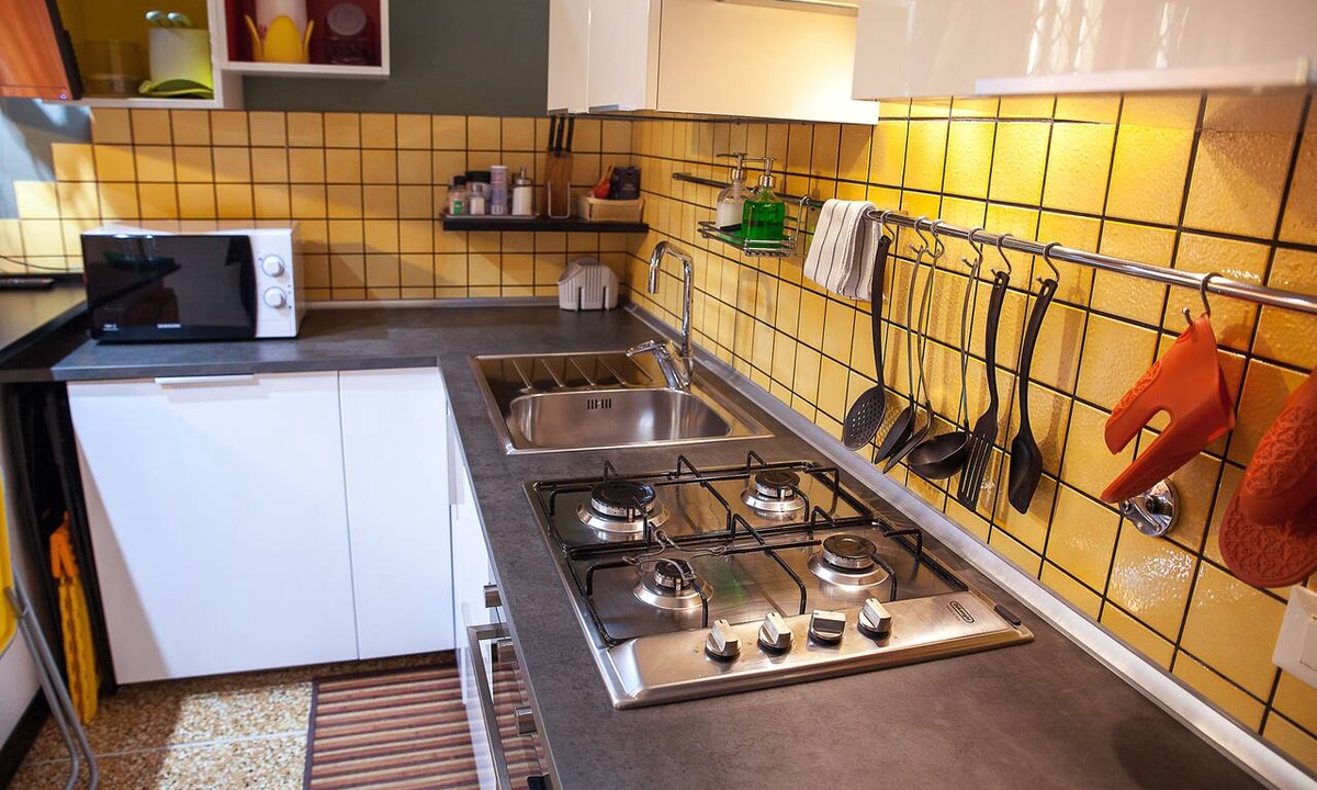 San Donato Apartment | HAPPY HOME BOLOGNA Cozy, quiet, Close to CITY CENTER and EXHIBITION, AC, WiFi