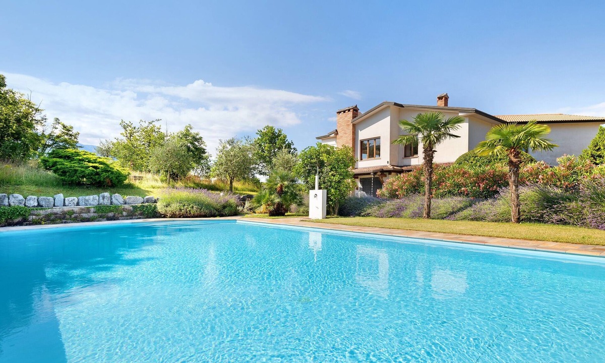 Tremosine Apartment | Holiday Apartment "Jose" with Shared Pool, Terrace & Wi-Fi