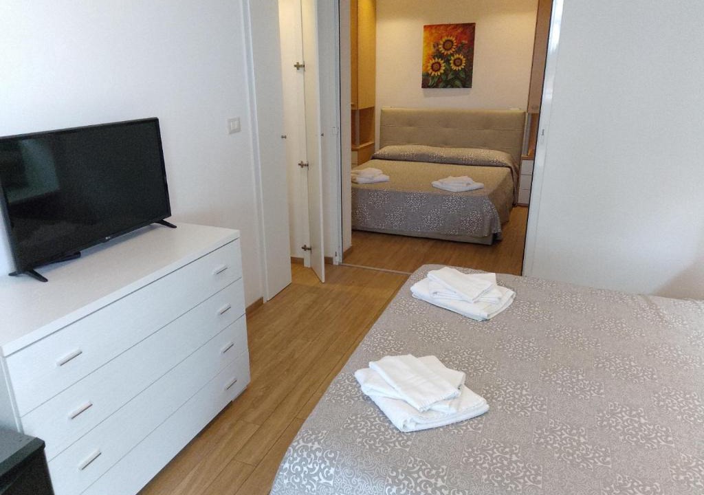 Fogliano Marina Hotel | Hotel Etna - Hotel per Coppie e Famiglie con Parcheggio e Spiaggia