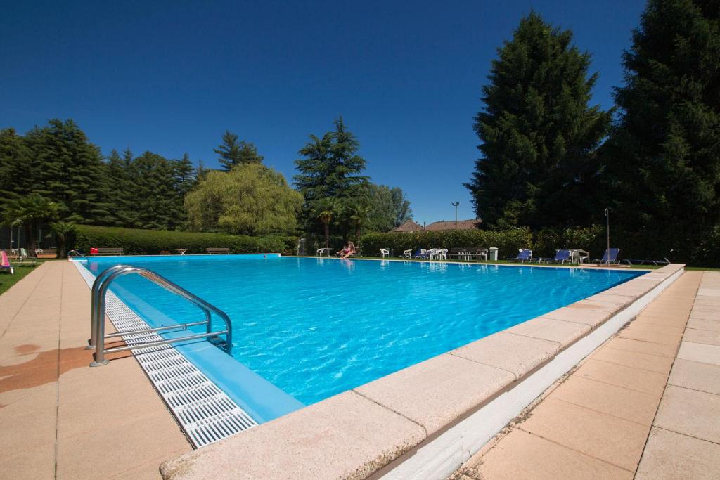 Ispra House | Ispra Villa Sleeps 6 Pool