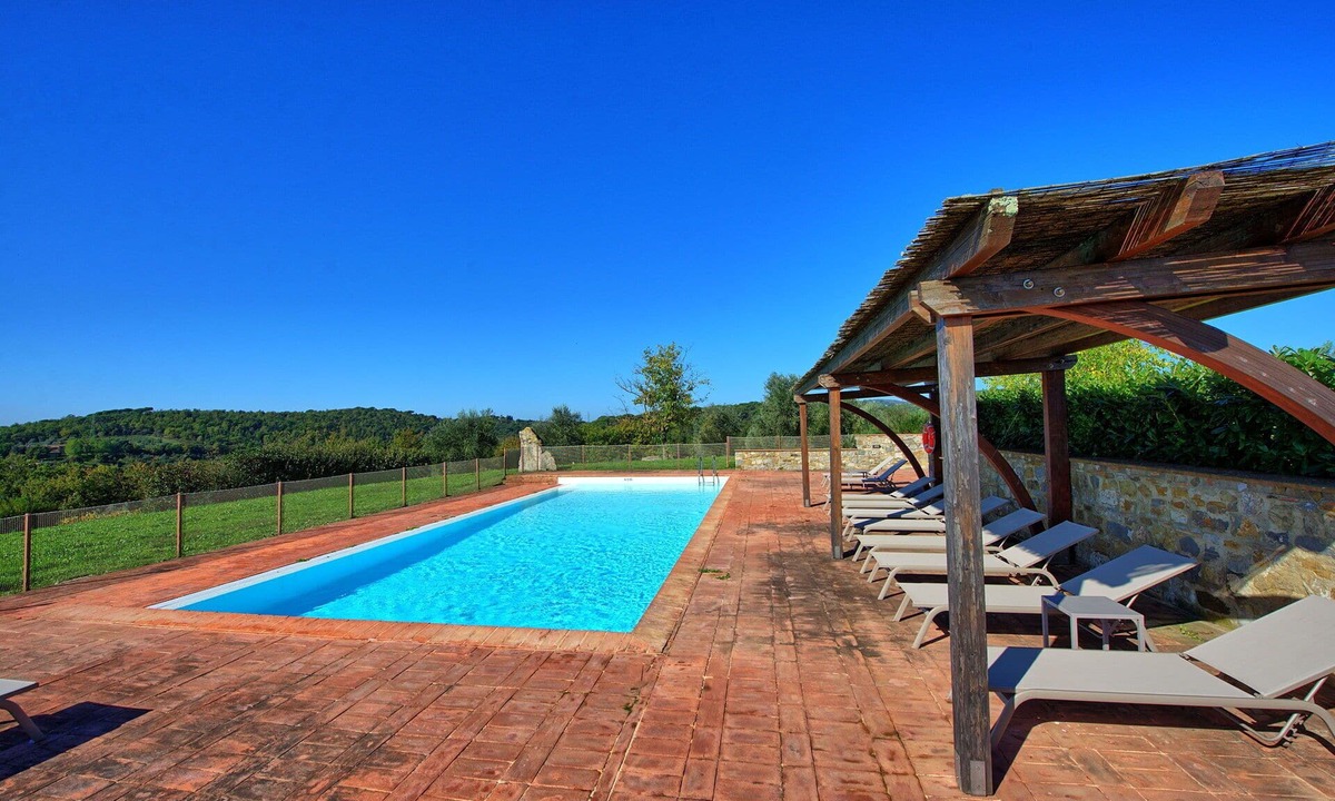 Castelnuovo Berardenga Apartment | Lovely apartment for 2 guests with pool, A/C, TV and panoramic view, close to Siena