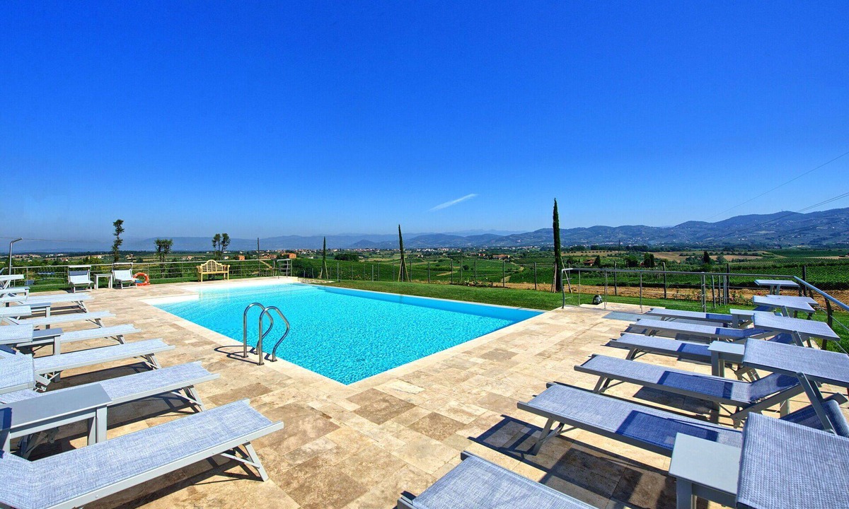 Vinci Apartment | Lovely apartment for 6 people with WIFI, pool, A/C, TV and panoramic view