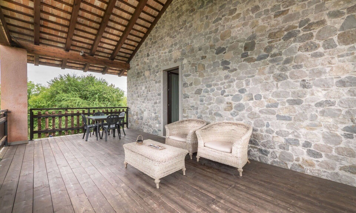 Povoletto House | Lovely apartment in villa for 4 people with WIFI, pool, A/C, TV, terrace and pets allowed