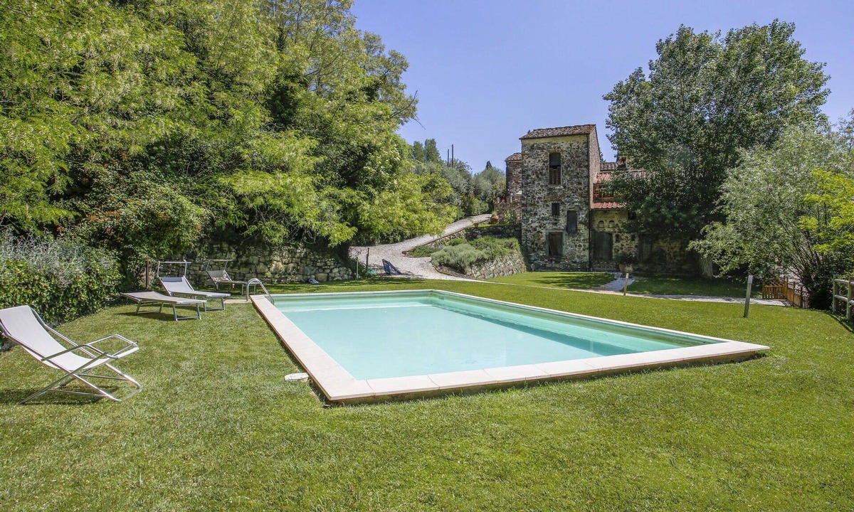 Sesto Fiorentino Villa | Nice apartment in villa for 3 guests with WIFI, pool, TV, patio and pets allowed