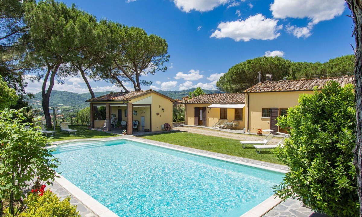 Bucine Apartment | Nice apartment for 4 guests with pool, WIFI, TV, terrace and pets allowed