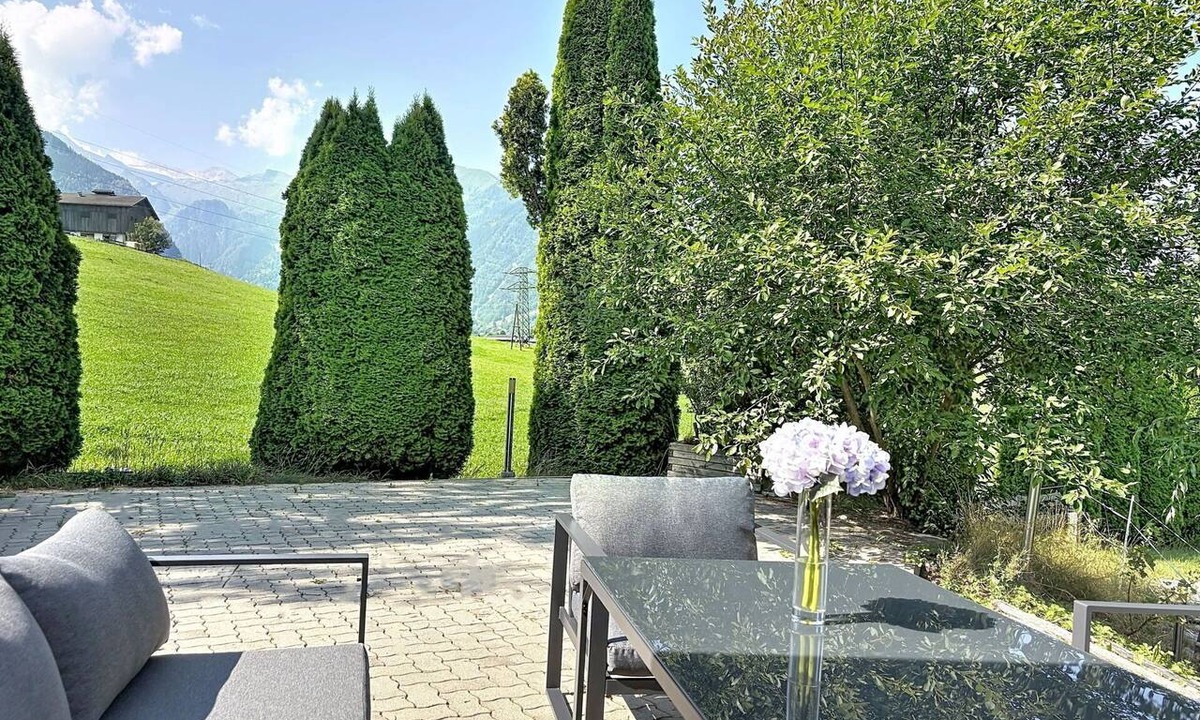 Kaprun Villa | Nice apartment in villa for 7 people with TV, terrace and pets allowed