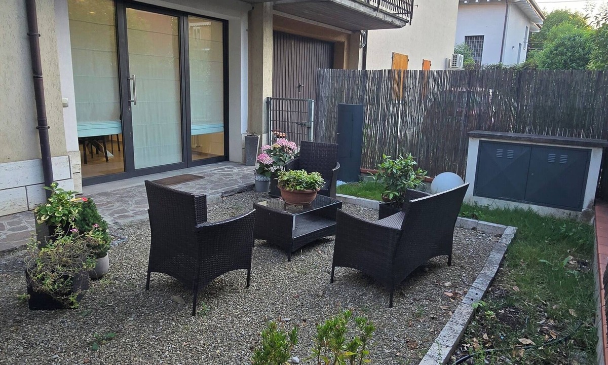 Formigine Apartment | Olly's Nest: 2 Bedrooms, 2 Bathrooms and Parking Space