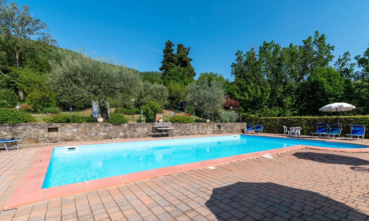 Cortona Villa | Pierle Cuiano Villa: Mountain Views, Private Pool & Wi-Fi in Agriturismo