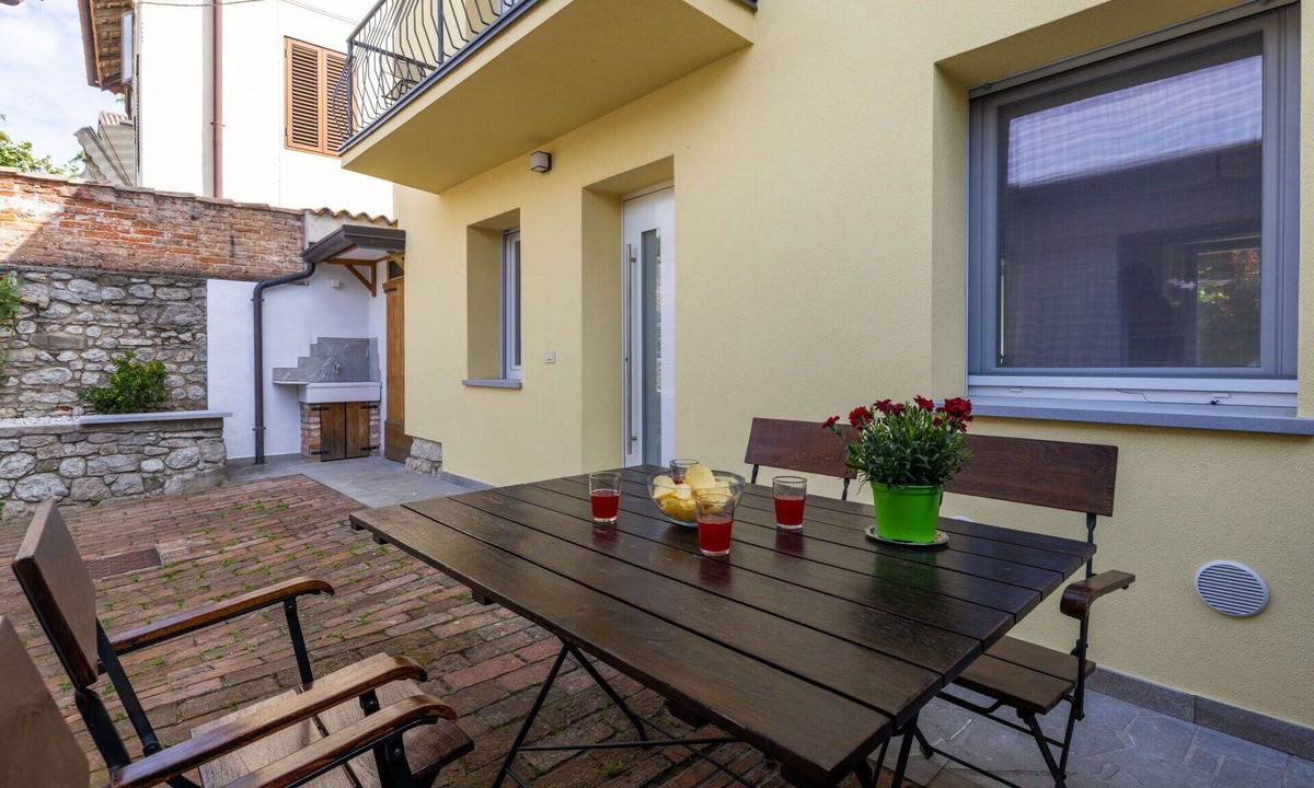 Bottenicco House | Stunning private villa for 5 guests with A/C, WIFI, TV and patio