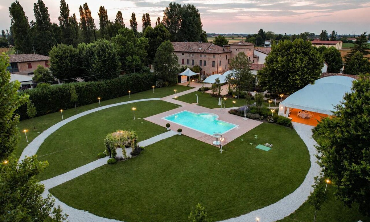 Mirandola Villa | Stunning private villa with A/C, hot tub, WIFI, private pool, TV, patio and pets allowed