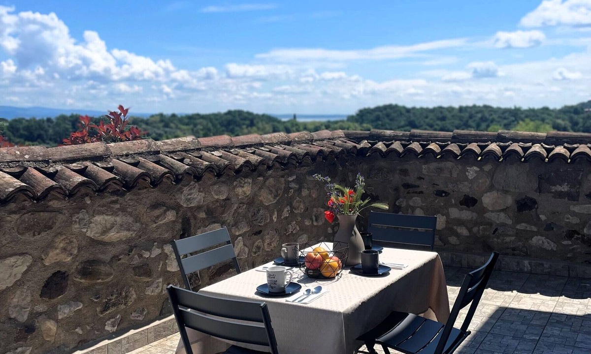 Polpenazze del Garda Apartment | The cottage at Borgo Alba Charm in a historic courtyard