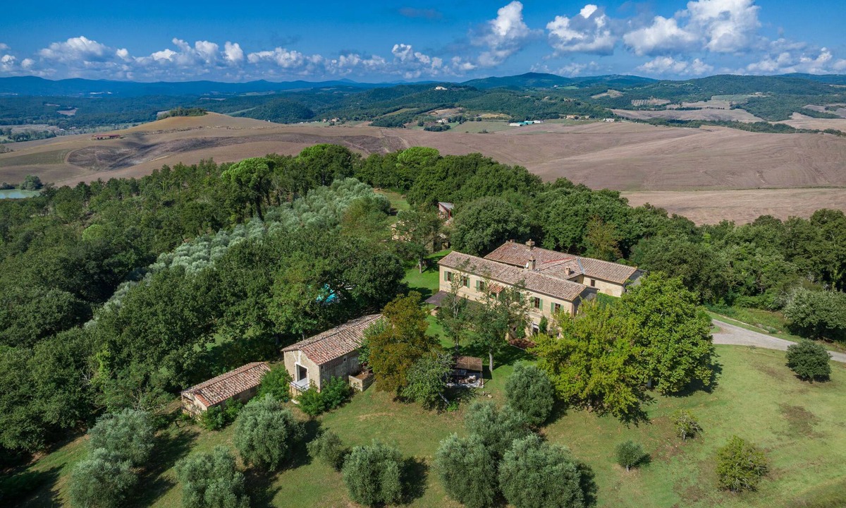Buonconvento House | The Real Tuscany great for families and friends.