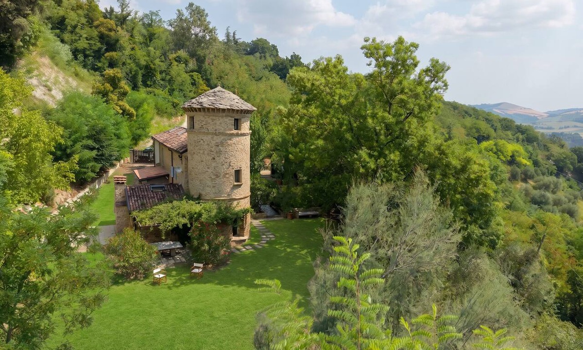 Dovadola Apartment | Torre di Vedetta: Medieval Tower with a rustic farmhouse