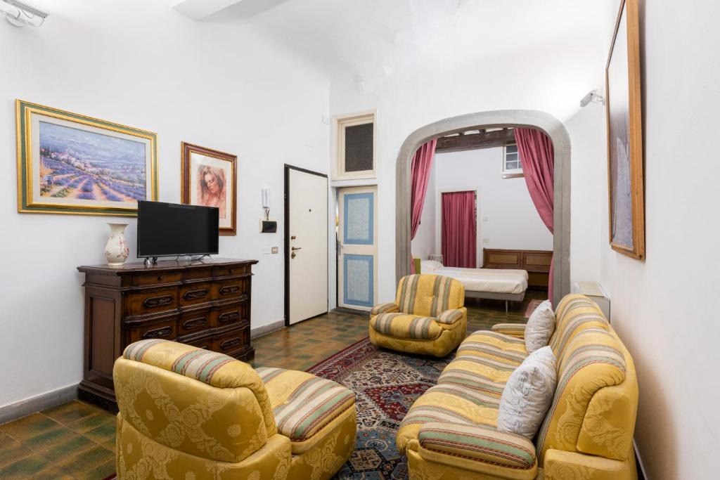 Oltrarno Apartment | Velluti by Mmega