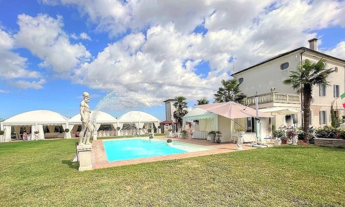 Castelbaldo Villa | Villa Abbraccio: An elegant two-story historical villa situated in a quiet location, a few minutes from the town center, with Free WI-FI.