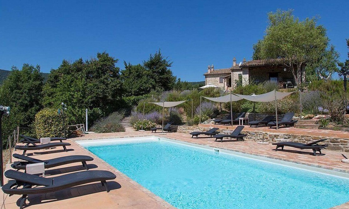 Umbertide House | Villa Cenobio F: A characteristic and welcoming apartment that is part of an ancient country house made of stone, with Free WI-FI.