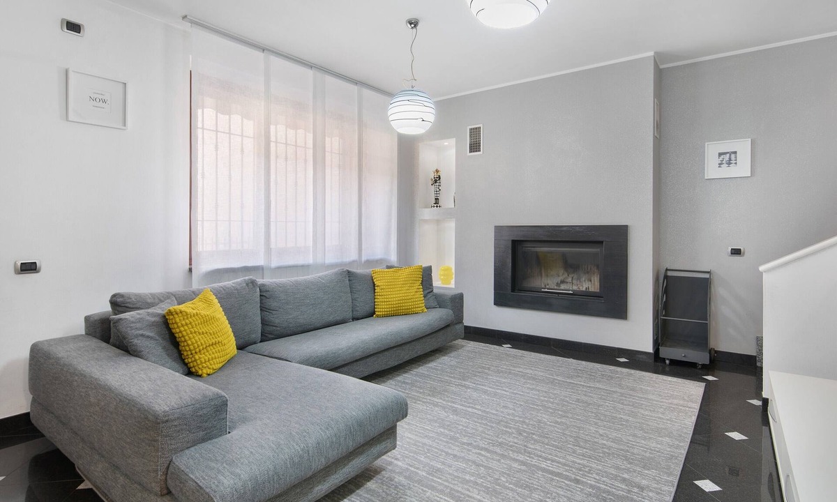 Saronno Villa | Villa in Saronno with Private Garden