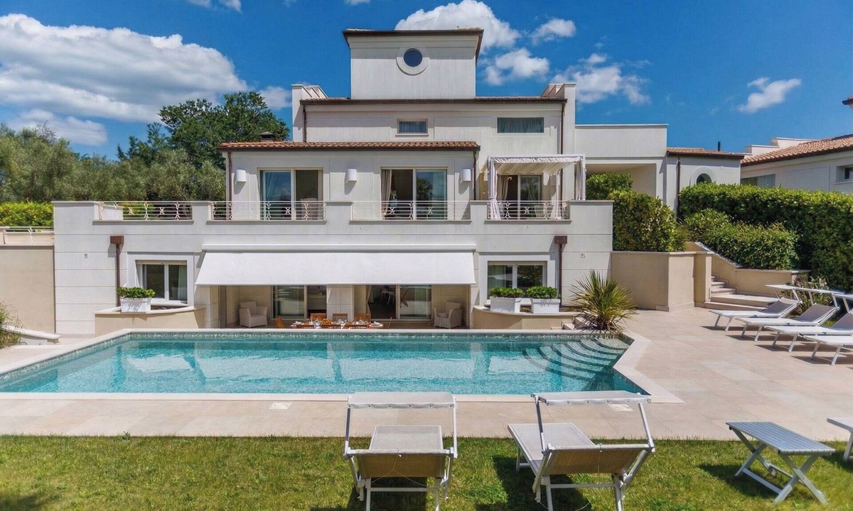 Misano Adriatico Villa | Villa Mandara 8+2, Emma Villas