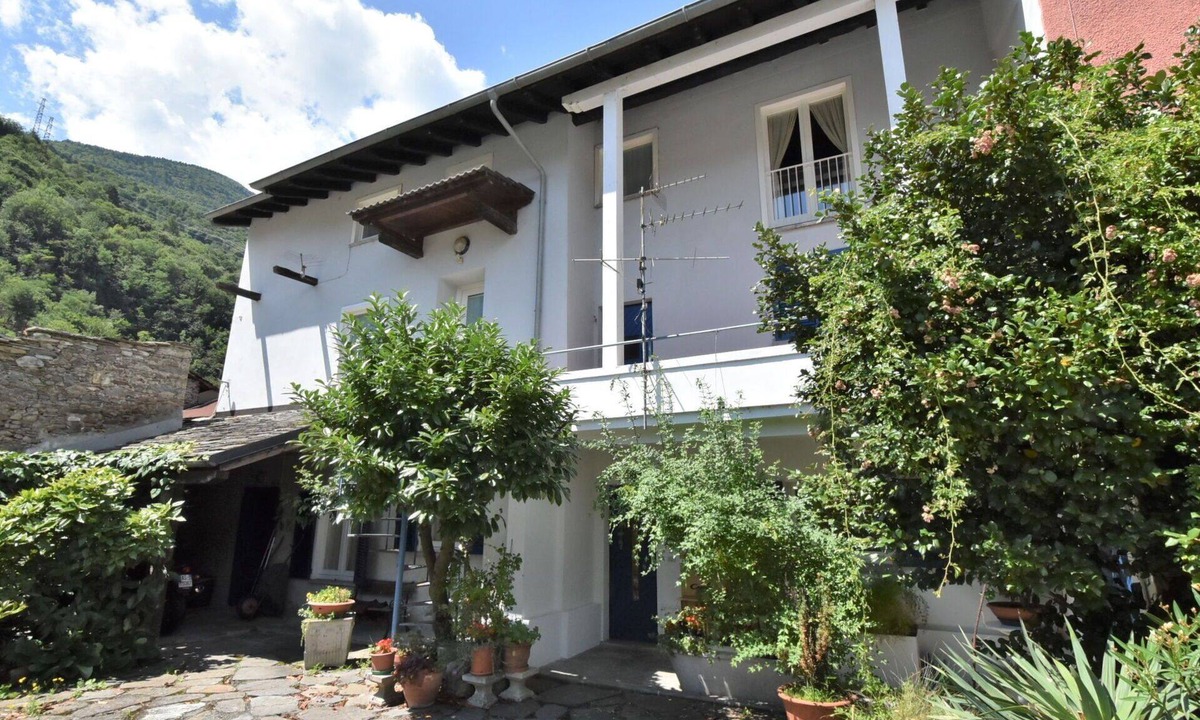 Valtellina House | Wonderful private villa for 6 people with A/C, WIFI, TV, patio and pets allowed