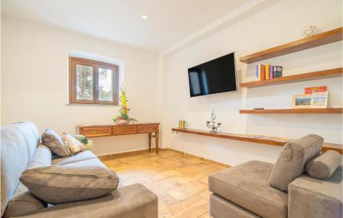 Passignano sul Trasimeno House | 6 Bedroom Cozy Home In Passignano Sul T