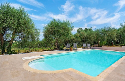 Foiano della Chiana Apartment | Agriturismo Santa Luce – Apartment 'Verbena' with Shared Pool, Wi-Fi and Air Conditioning