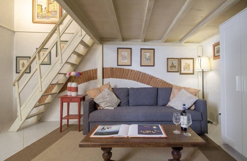 Oltrarno Apartment | An apartment in the heart of Santo Spirito by Mmega