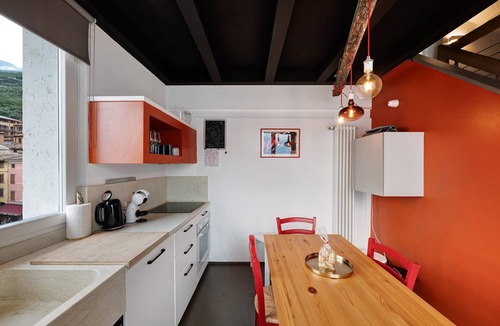 Brenzone sul Garda Apartment | Apartment 'Angolo Sul Porto' with Lake View, Wi-Fi and Air Conditioning