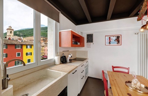 Brenzone sul Garda Apartment | Apartment 'Angolo Sul Porto' with Lake View, Wi-Fi and Air Conditioning