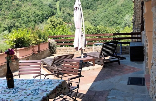 Monastero Bormida Apartment | Apartment 'Ca Di Buie' with Private Terrace, Garden, Pool and Wi-Fi
