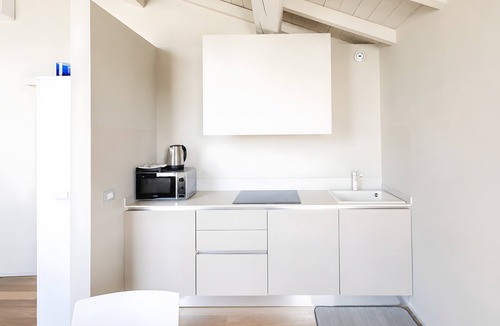 Ponti sul Mincio Apartment | Apartment 'Casa Cordigero Adults Only - Gelso' with Shared Pool, Wi-Fi & Air Conditioning