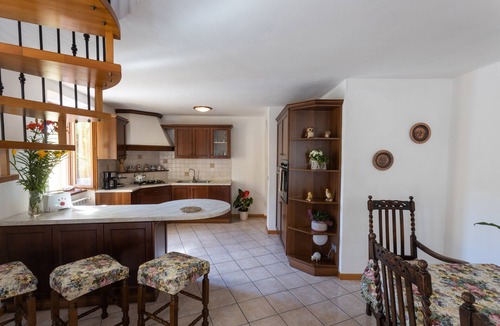Vesio Apartment | Apartment 'Casa Rita App 1' with Terrace, Shared Garden and Wi-Fi