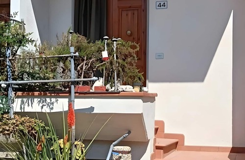 Montevarchi Apartment | Apartment 'Girasole' with Private Terrace, Private Garden and Wi-Fi