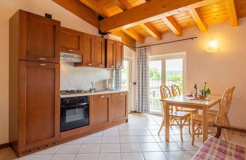 Cunettone House | Apartment in Salò with Pool & Olive Groves
