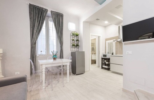 San Niccolo Apartment | Apartment in the historic center of Florence + private parking